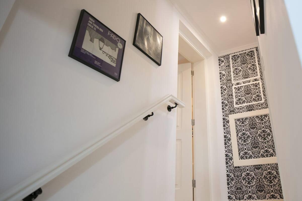 Central Turquoise Studio Apartment Lisbon Bagian luar foto