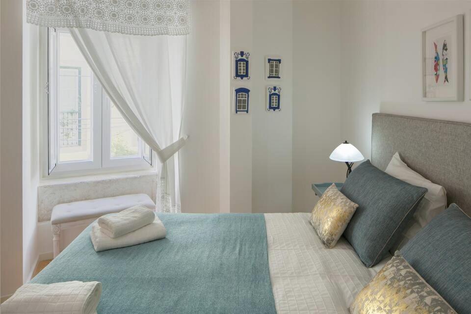 Central Turquoise Studio Apartment Lisbon Bagian luar foto