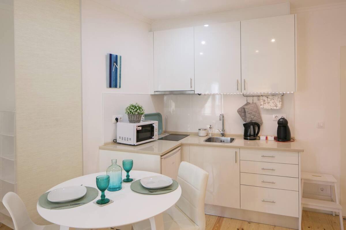 Central Turquoise Studio Apartment Lisbon Bagian luar foto