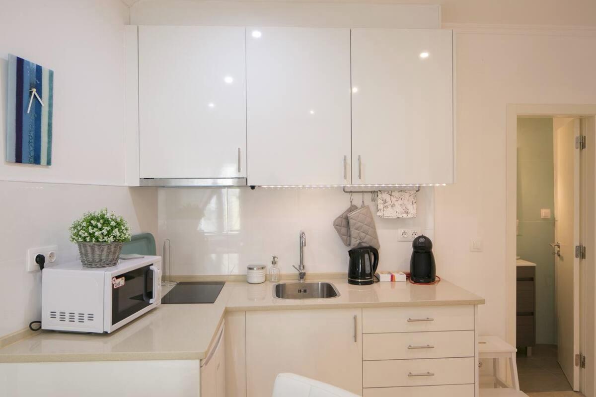 Central Turquoise Studio Apartment Lisbon Bagian luar foto