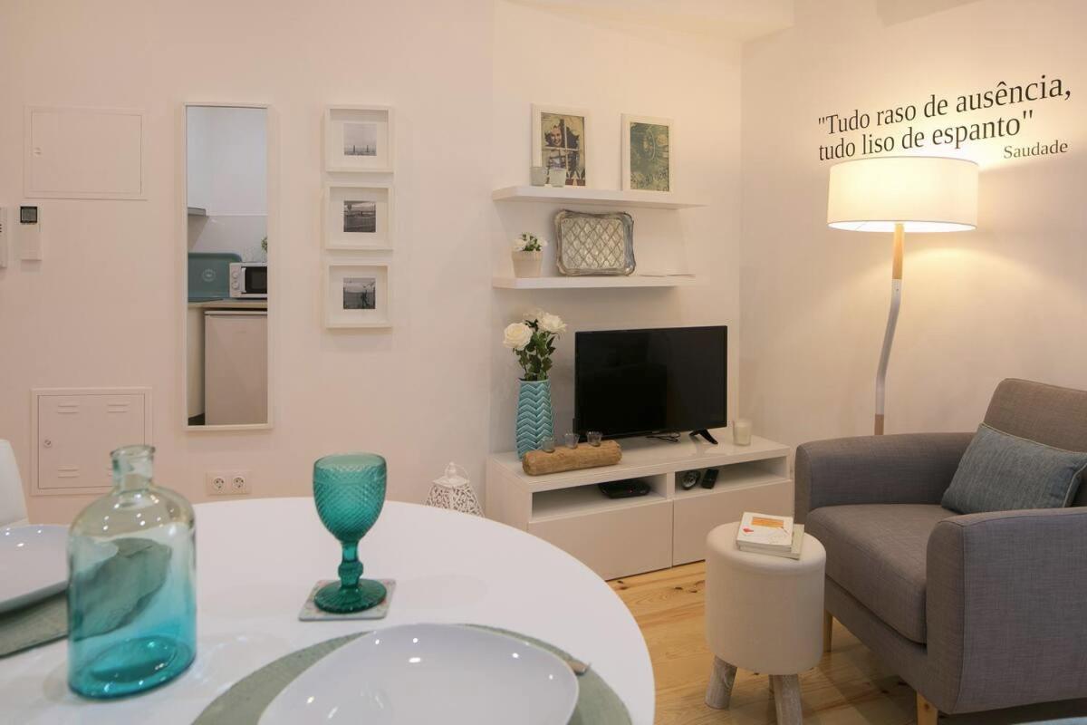 Central Turquoise Studio Apartment Lisbon Bagian luar foto